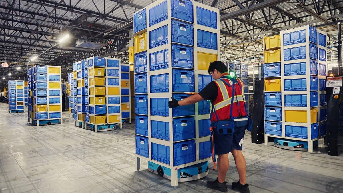 A Amazon já conta com mais de 1 milhão de robôs: qual o futuro dos empregados humanos?