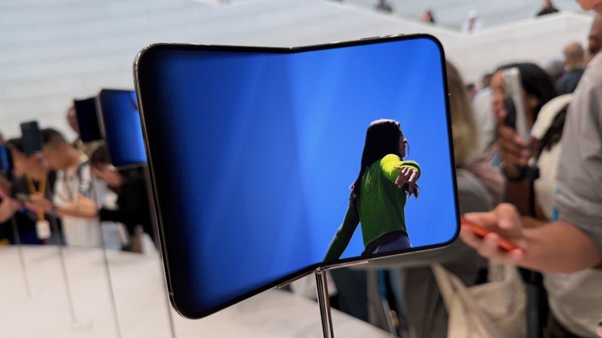 A animação de abertura do iPhone Duo é um show de design da Apple