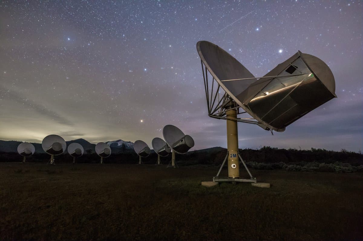 Agentes de IA passam a operar a busca por sinais extraterrestres no Allen Telescope Array