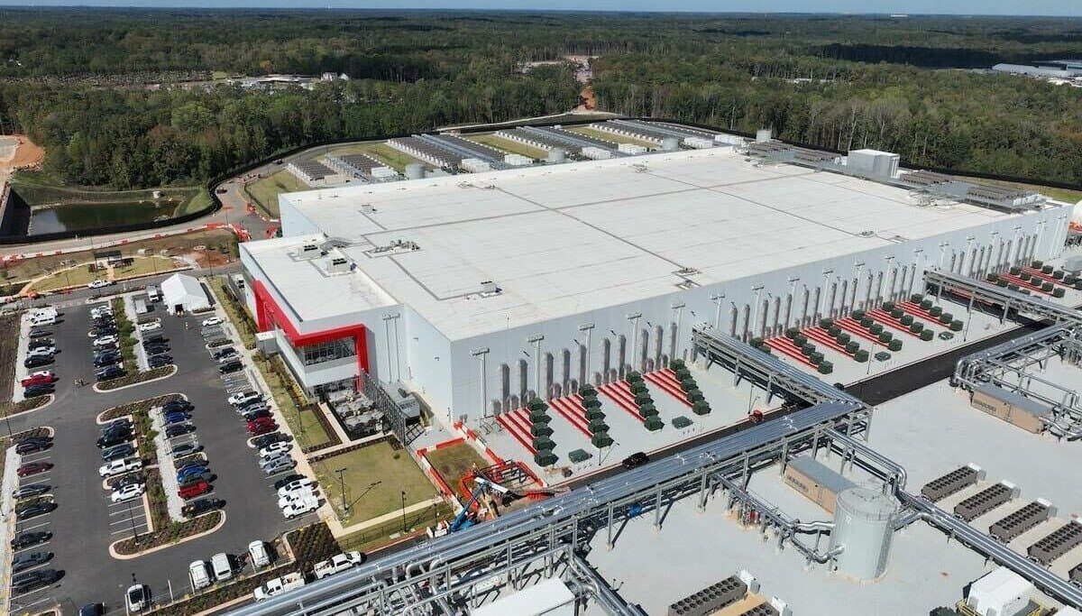 Metade da capacidade de data centers planejada para 2026 nos EUA ainda não saiu do papel