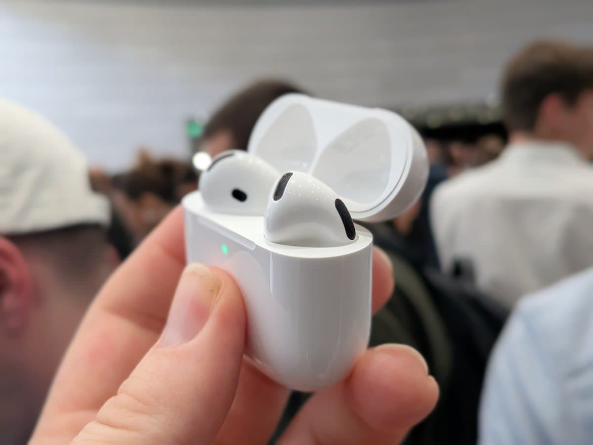 Atualização do macOS da Apple revela vídeo de AirPods com câmera integrada