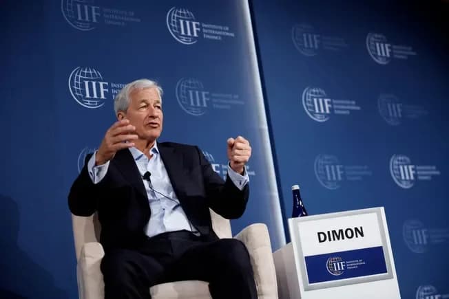 CEO do JPMorgan, Jamie Dimon, alerta clientes sobre 'transferência de responsabilidade' com IA