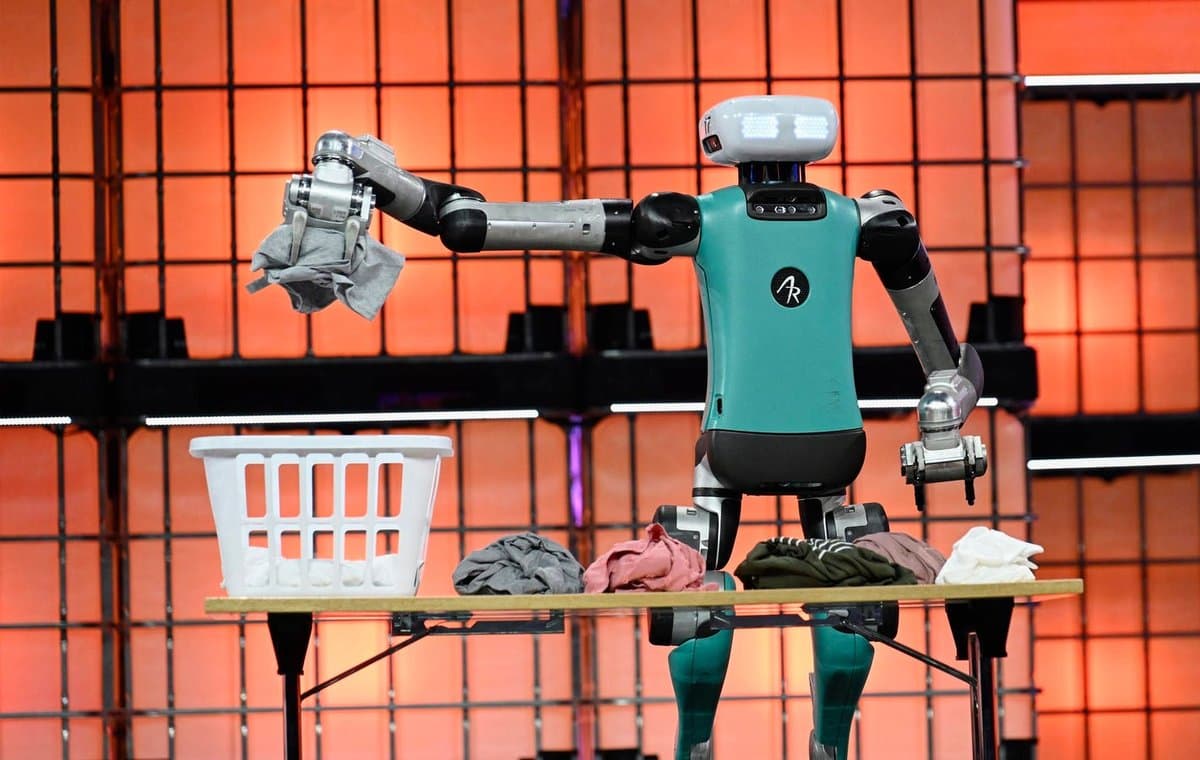 Digit v5 da Agility Robotics visa colaboração humano-robô sem cercas e turnos de 20 horas