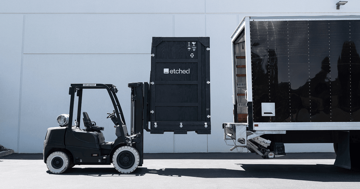 Etched alcança marcos importantes com primeira remessa de hardware e captação de US$ 700 milhões