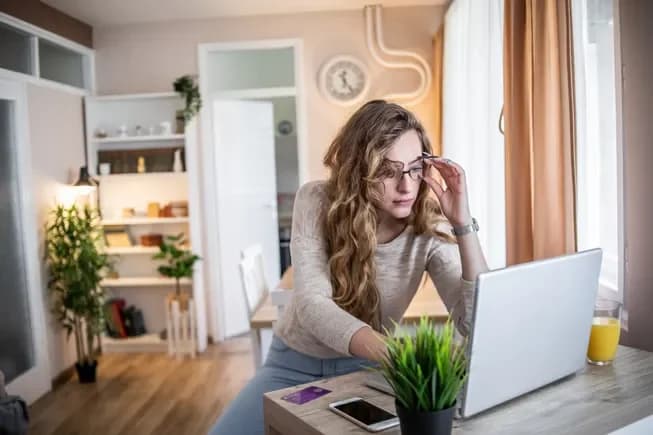 Famílias de baixa renda nos EUA sentem maior vulnerabilidade financeira em 2026