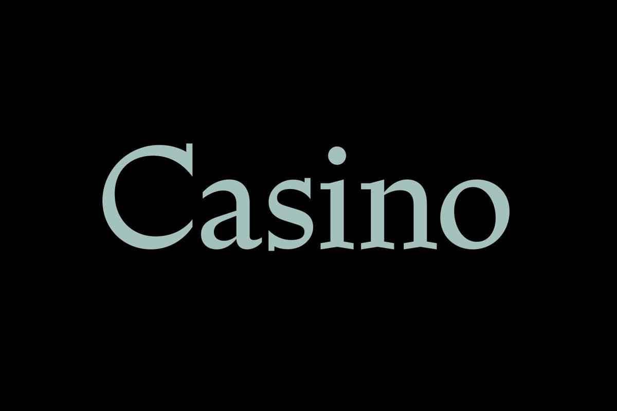 HAL Casino combina estilos serif, sans e mono em uma única fonte