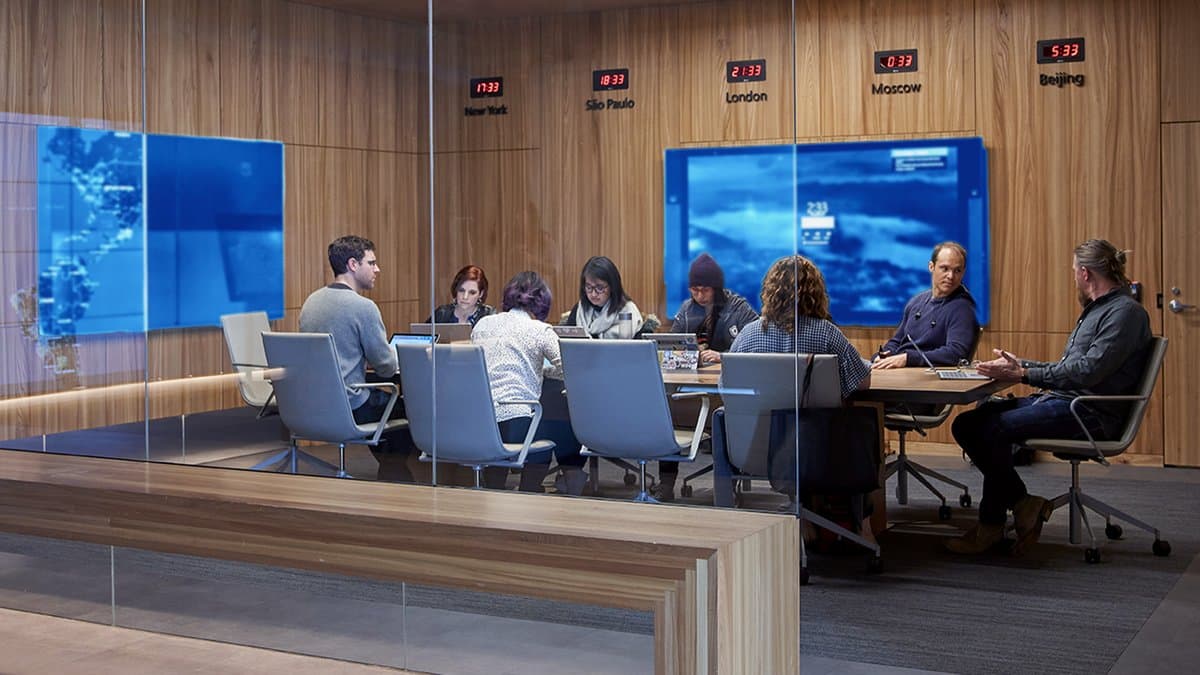 Microsoft diz ter sido nomeada Leader no IDC MarketScape 2026 de segurança moderna de endpoint para empresas