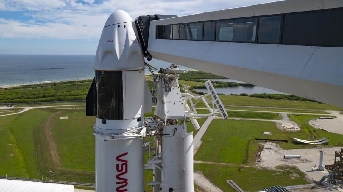 NASA enfrenta dilema com o Crew Dragon da SpaceX, sem soluções claras à vista