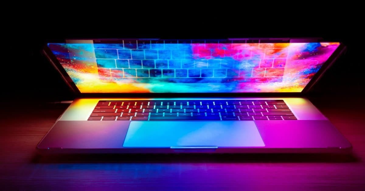 Novo MacBook Pro com tela OLED será 'significativamente mais leve'
