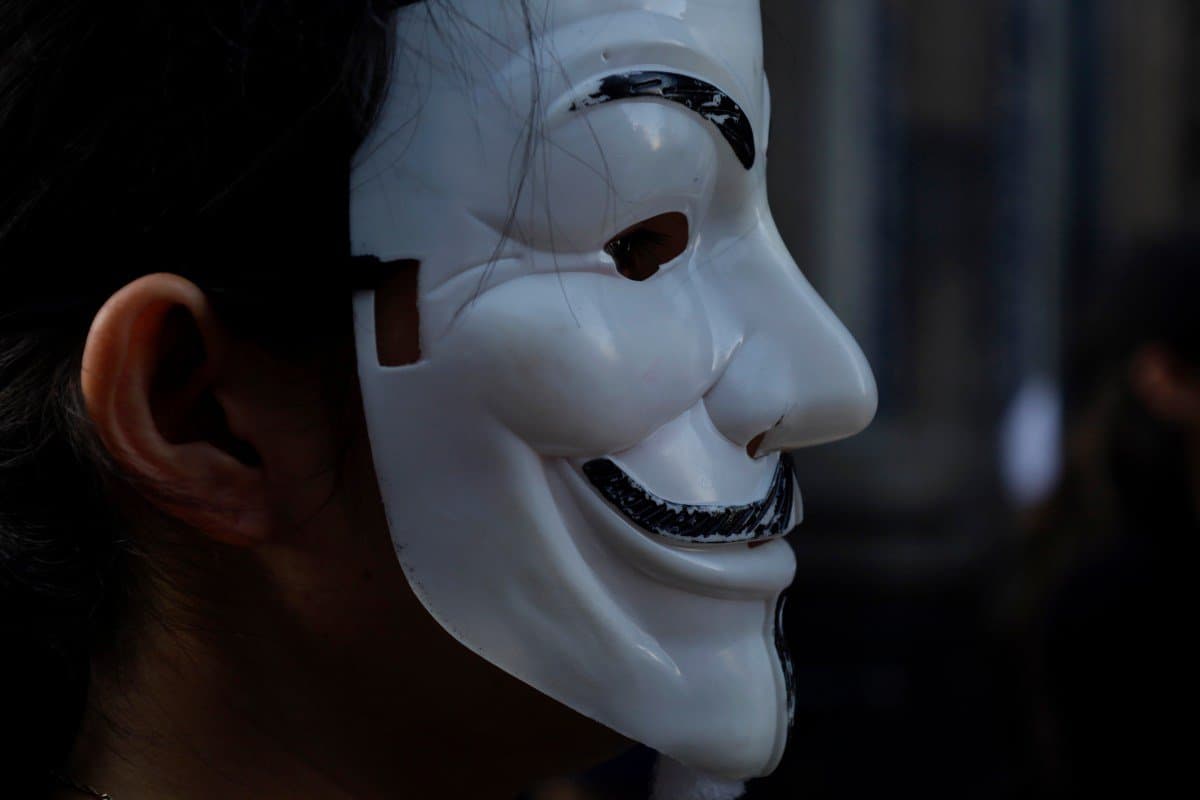 O hacker que humilhou fabricantes de spyware e nunca foi pego