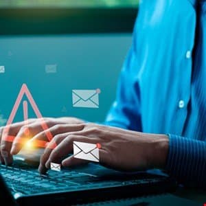 Phishing domina como método de entrada inicial em ciberataques, com hackers aprimorando técnicas de evasão