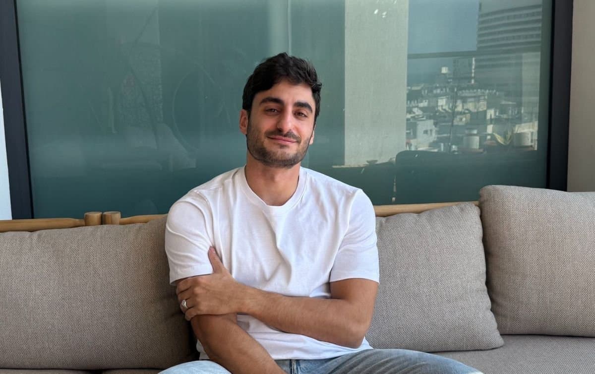 Base44 desafia gigantes com modelo próprio de IA e aposta no futuro do vibe-coding