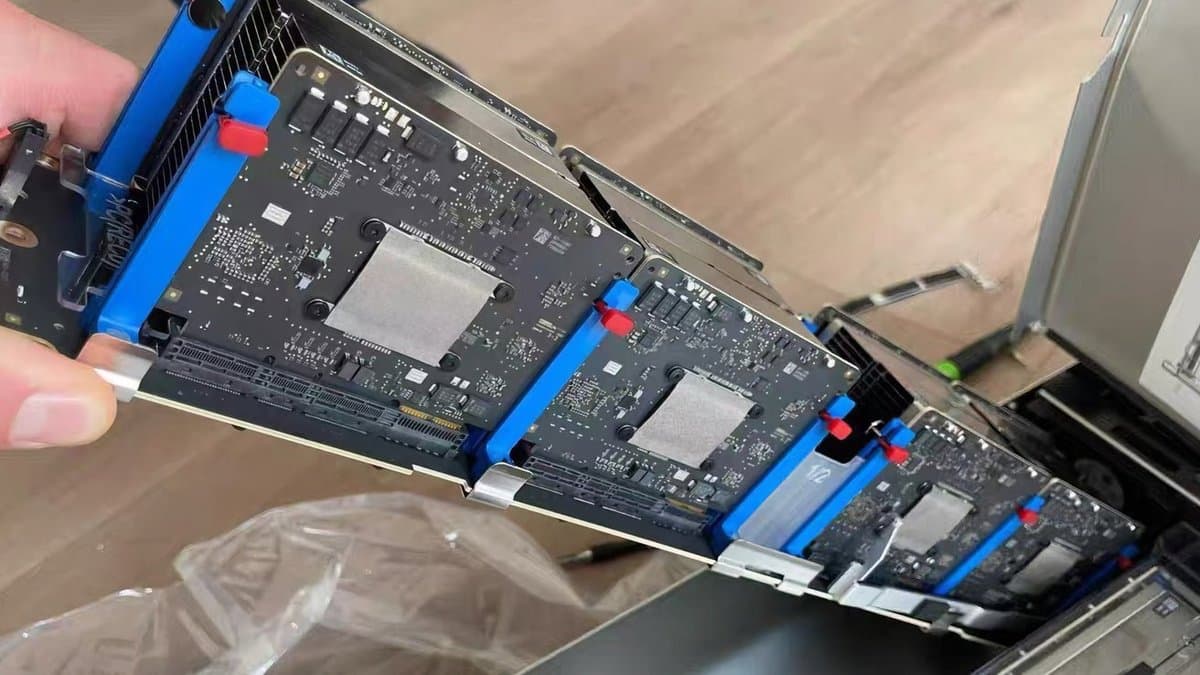 Primeiro olhar interno em servidores de IA da Apple revela design M-series denso