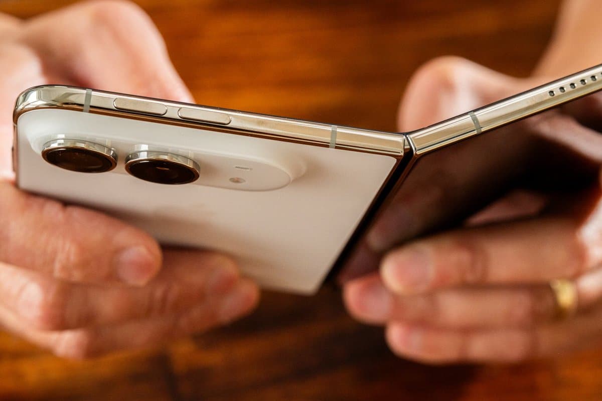 The Duo is a miniature tablet that can be folded up into a phone that fits in your pocket so you can carry it everywhere.