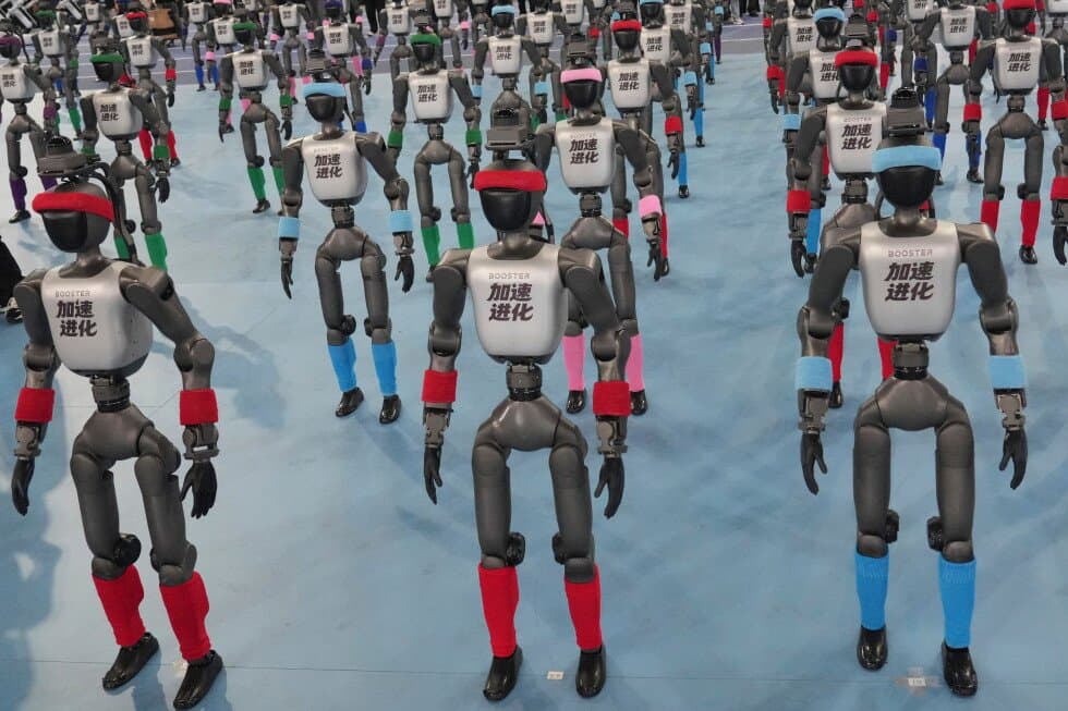 Robôs humanoides chineses quebram recordes humanos de 100m e salto em altura em jogos de Pequim