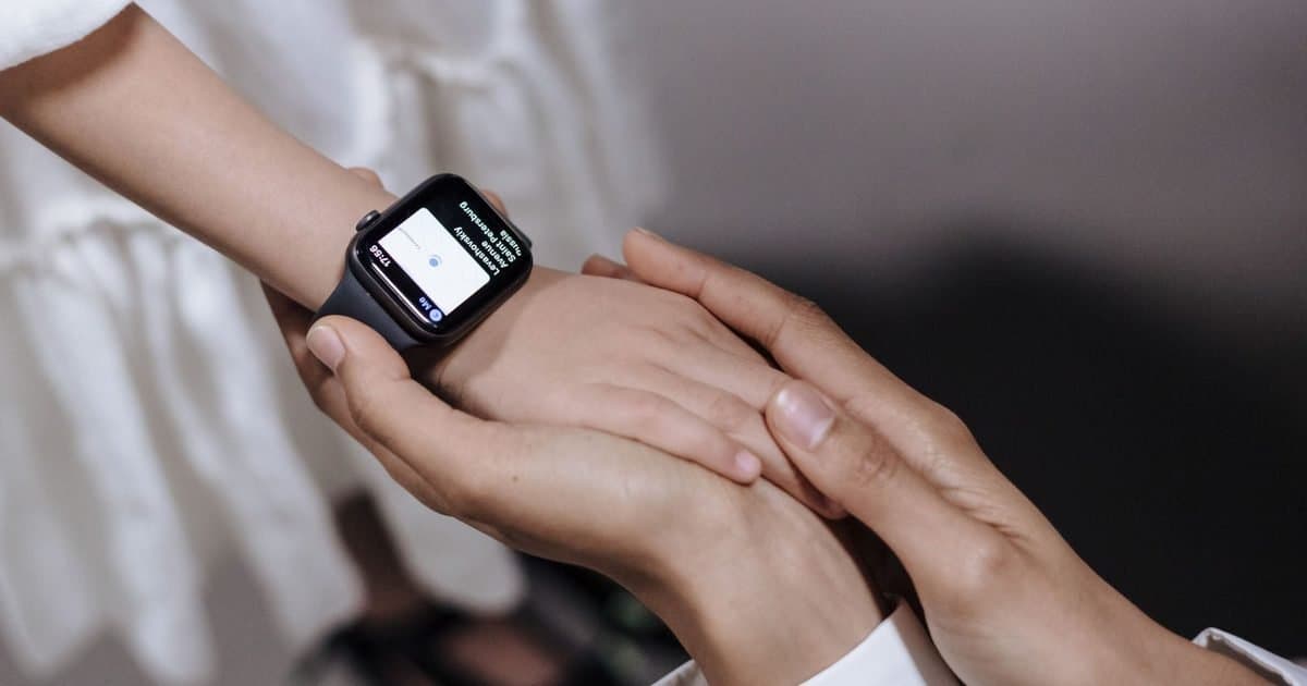 Smartwatches infantis, feitos para segurança, podem virar dispositivos de perseguição nas mãos de hackers