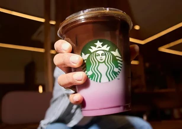 Starbucks testa programa no TikTok para impulsionar conteúdo gerado por funcionários