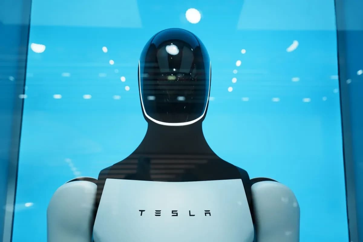Tesla começa a produzir o robô Optimus na Califórnia, enquanto o lucro cai 43%
