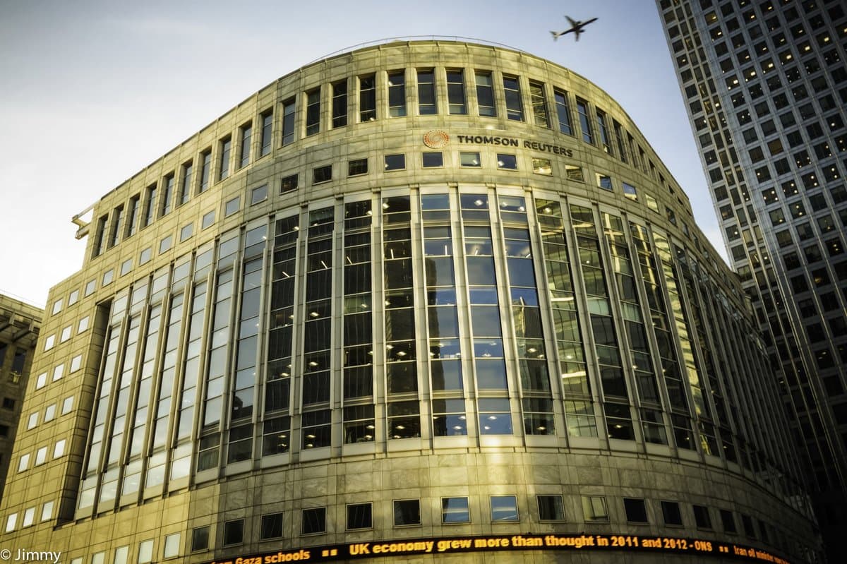 Thomson Reuters lança modelo de IA proprietário para o setor jurídico