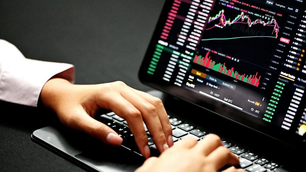 Trading de ações tokenizadas cresce 288% em julho, impulsionado pelo token QQQ da Binance
