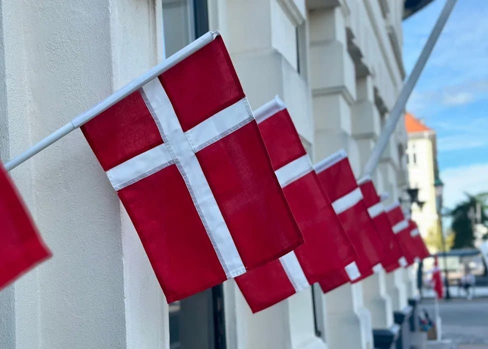 FILE PHOTO - Danish flags hang from a store near Nyhavn, the popular tourist harbor in the center of Copenhagen. (is associated with: «Data breach hits Denmark's population register, affecting 8.8 million») Steffen Trumpf/dpa