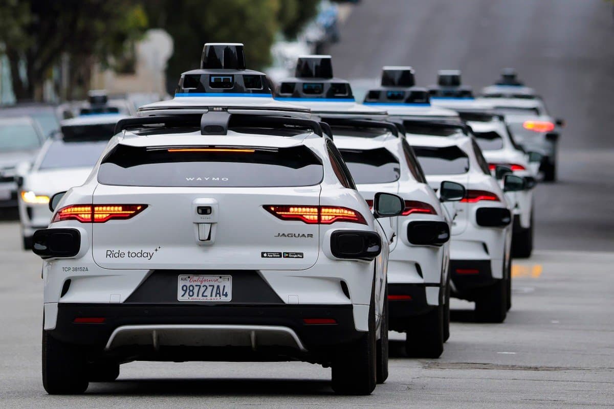 Waymo parte para o ataque antes do lançamento do Cybercab da Tesla