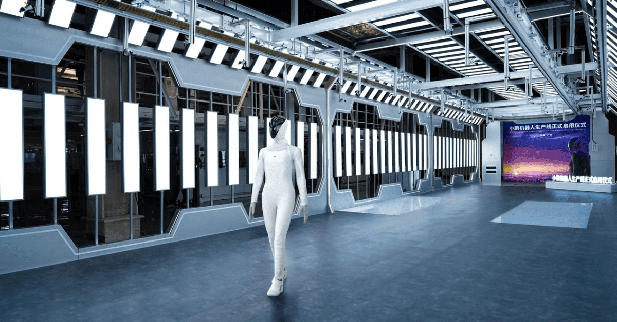 XPeng inicia produção do robô humanoide IRON, enquanto Tesla Optimus patina