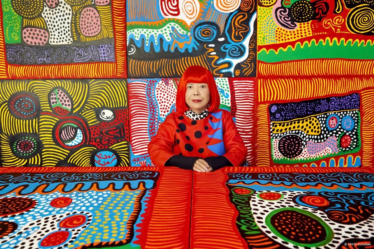 Yayoi Kusama: A artista de vanguarda que redefiniu a arte imersiva
